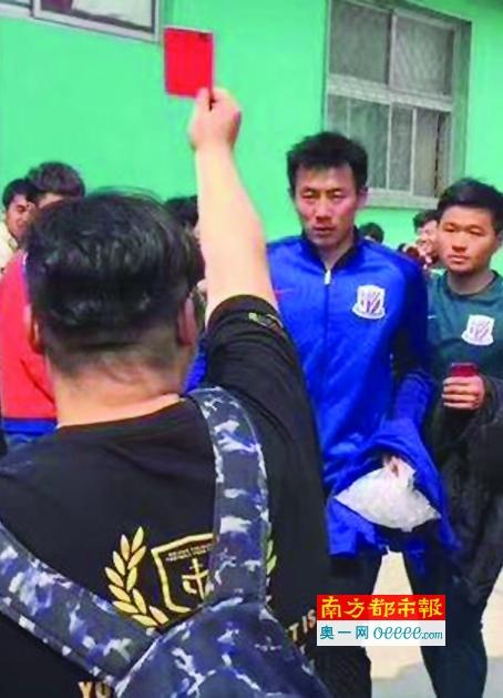 一见叶辰，秦刚便激动的上前鞠躬，毕恭毕敬的说：叶大师您来了。